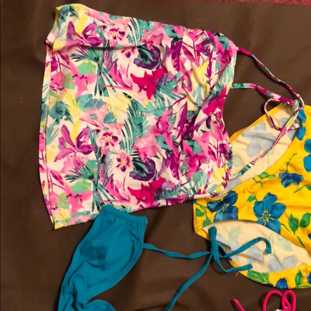 Bathing suits - Picture 4 of 7